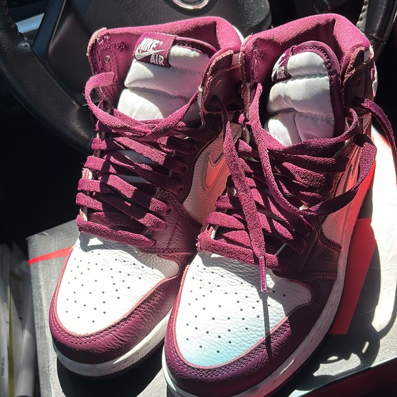 Air Jordan 1 Retro High Bordeaux/Metallic Silver-White - Picture 2 of 7